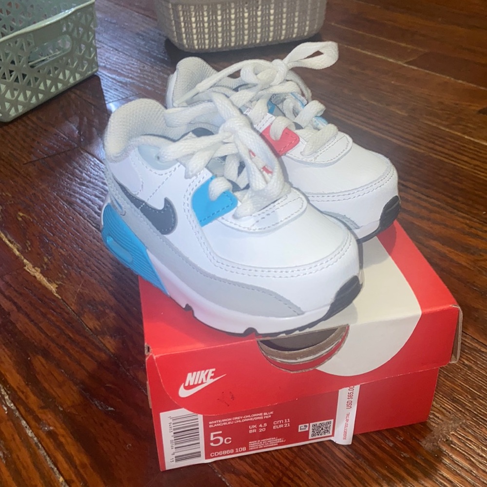 NIKE toddler sneakers size 5c